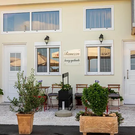 Remezzo Luxury Lejlighed Koróni